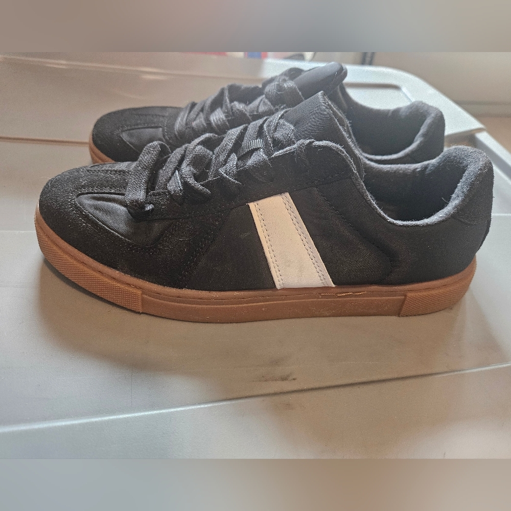 Black Cushionare Shoes - Picture 2 of 8